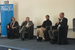 Podiumsdiskussion-zum-Thema-Sprachunterricht